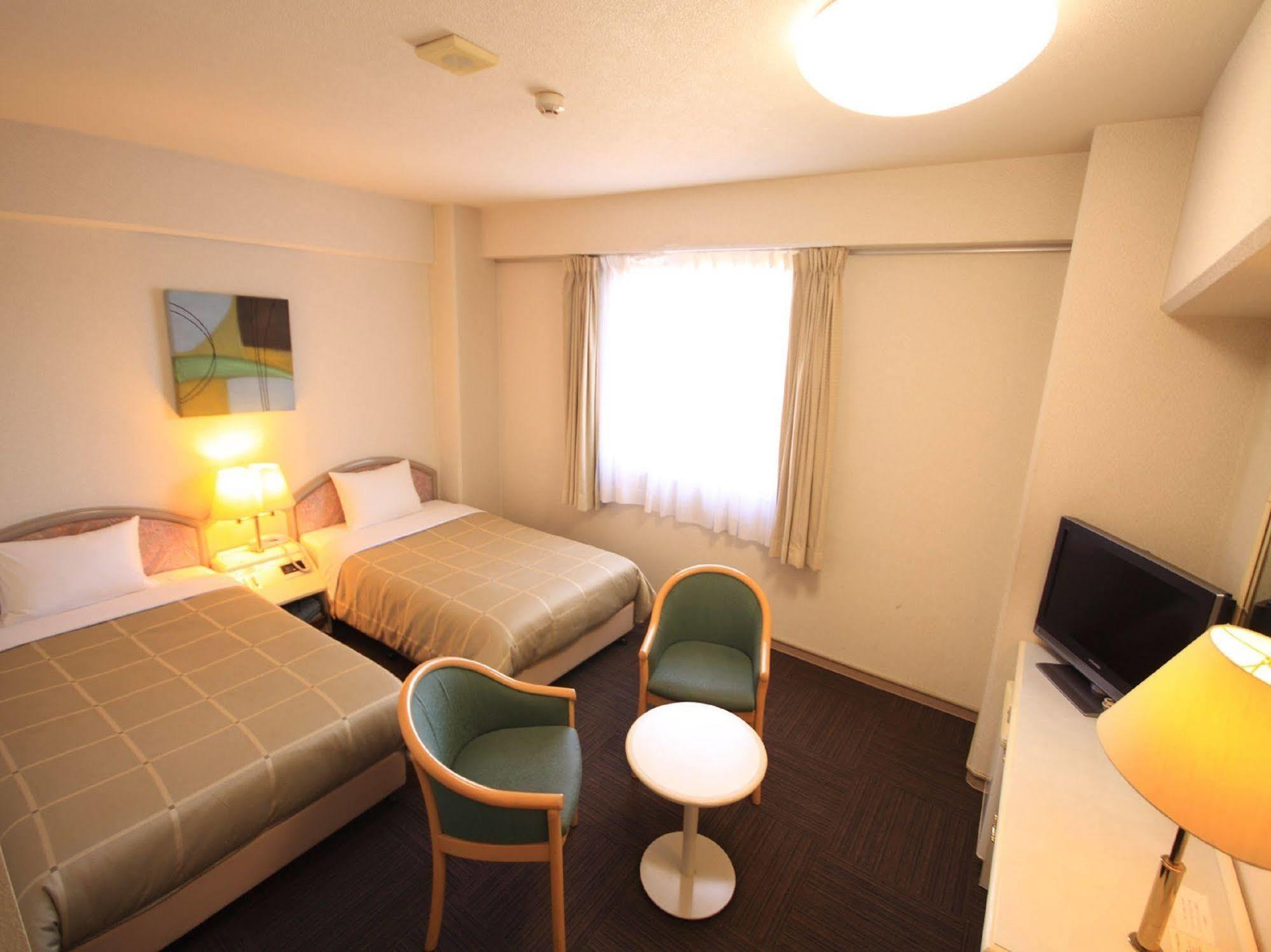 Hotel Route-Inn Kitamatsudo Ekimae Екстер'єр фото