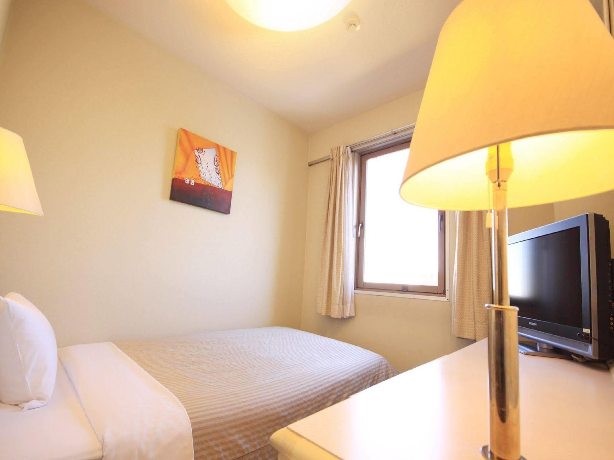Hotel Route-Inn Kitamatsudo Ekimae Екстер'єр фото